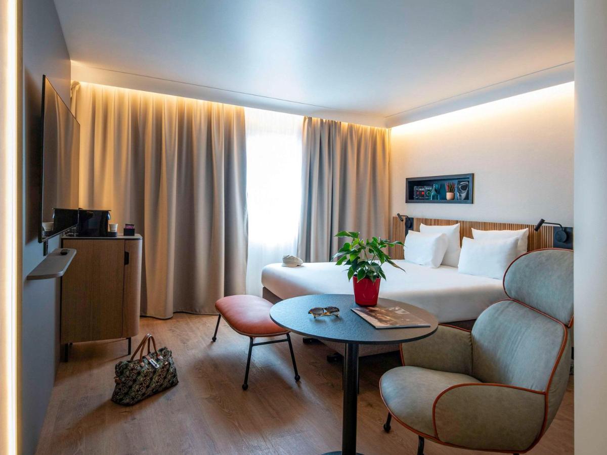 Novotel Arenas Aeroport 4*