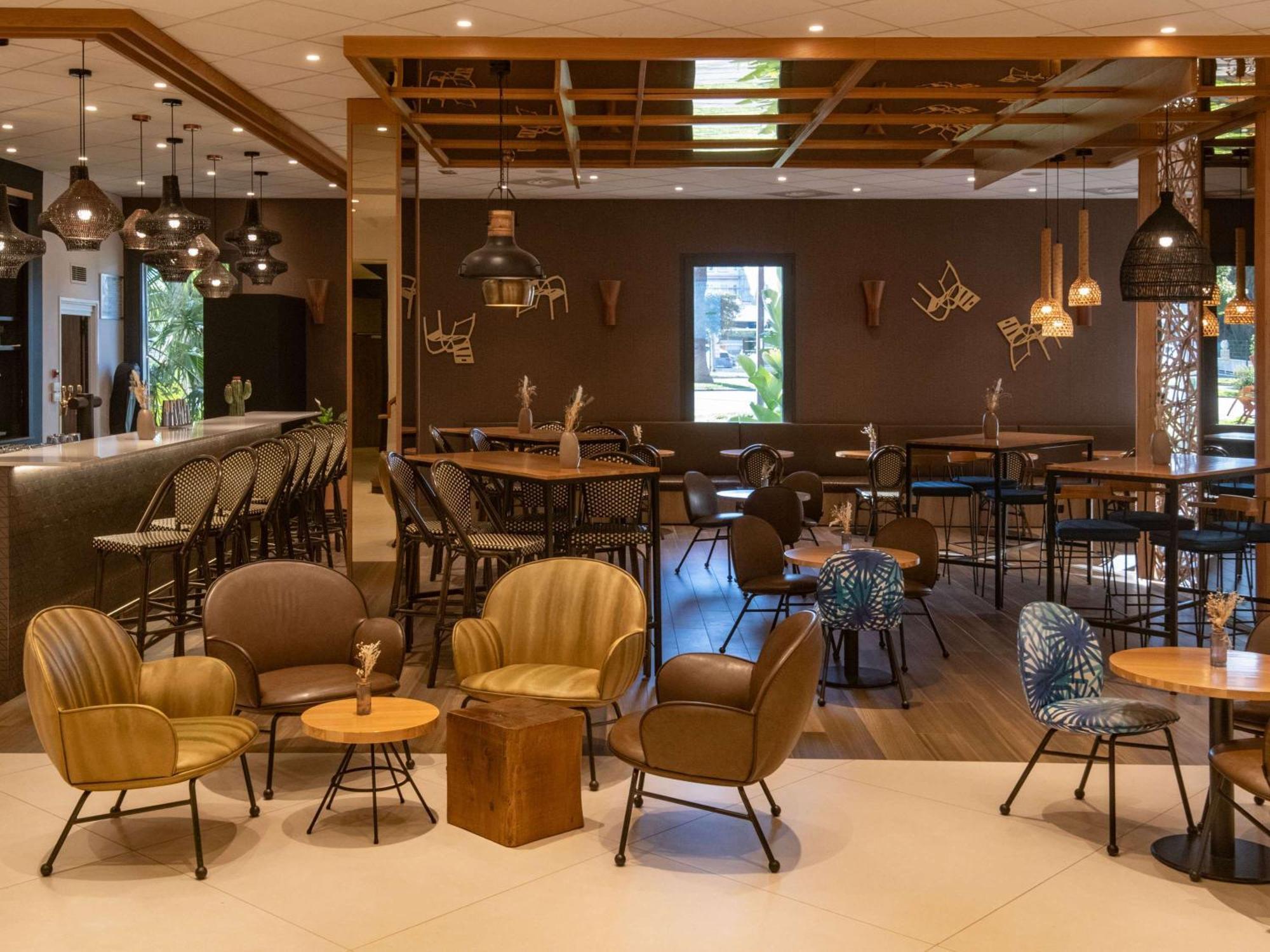 Hotel Novotel Arenas Aeroport 4*
