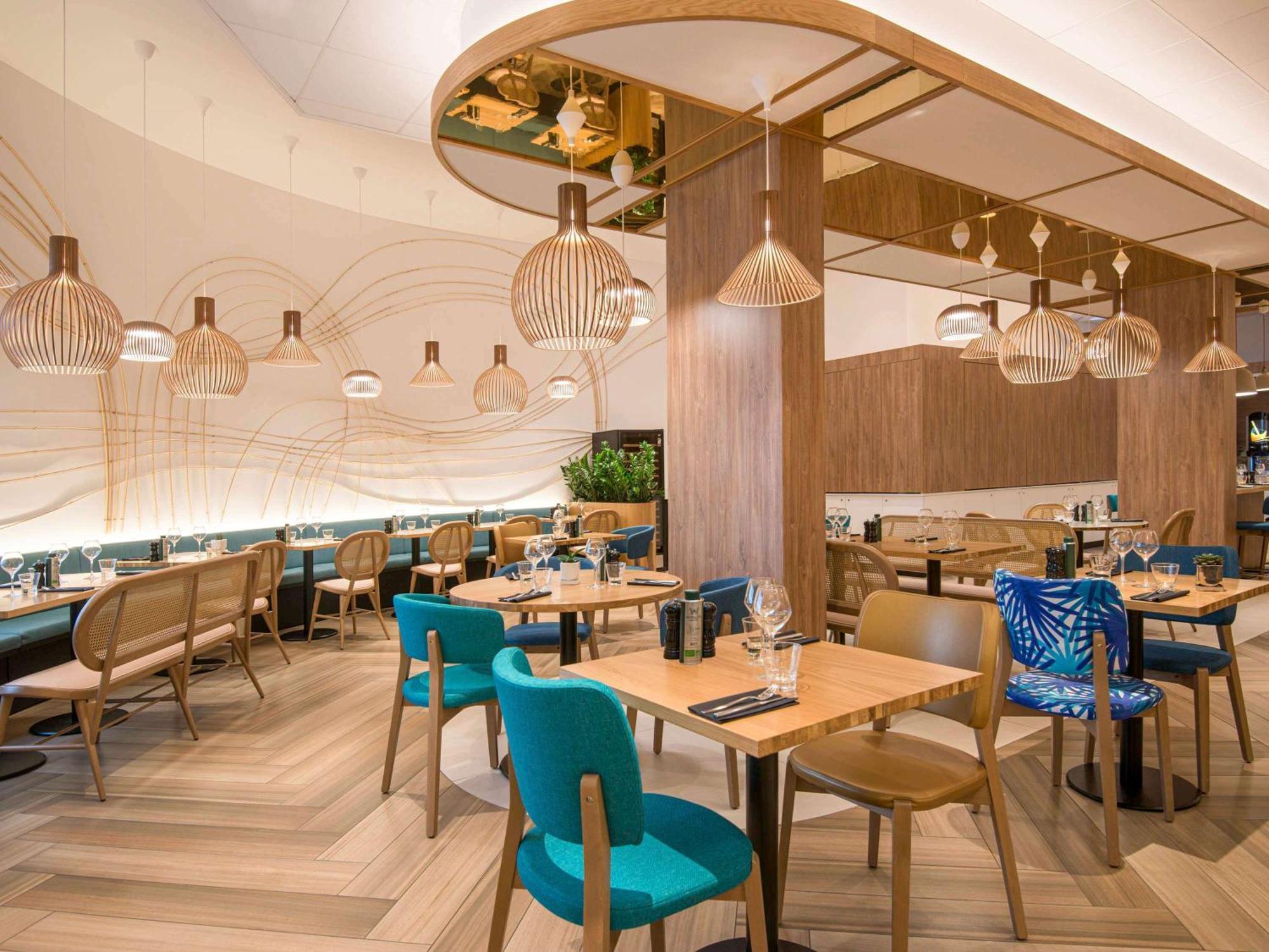 Novotel Arenas Aeroport Hotel 4*